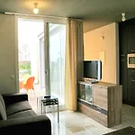 In La Escala Near Beaches & Pools 아파트