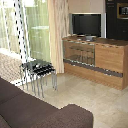 Apartment Facing The Pool