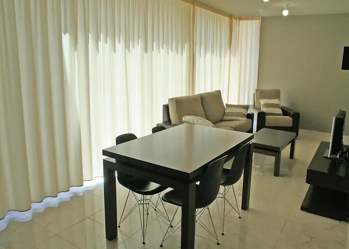 Apartamento In La Escala Near Beaches & Pools