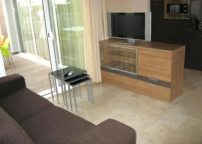 Apartamento In La Escala Near Beaches & Pools