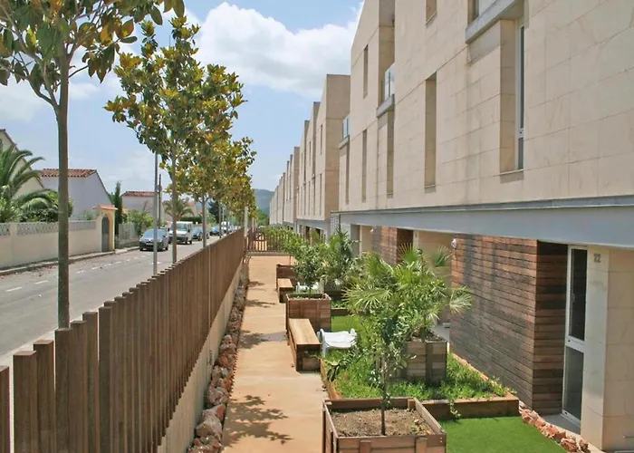 Apartamento In La Escala Near Beaches & Pools *