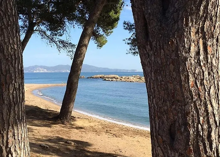 In La Escala Near Beaches & Pools Apartamento L' Escala