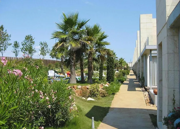 Apartamento In La Escala Near Beaches & Pools